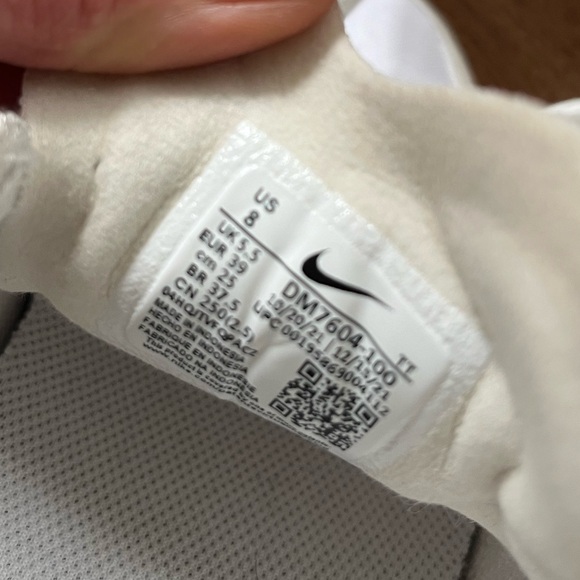 EUC Nike Waffle One Swoosh tennis shoes, off white sneakers, size 8 - Picture 4 of 7